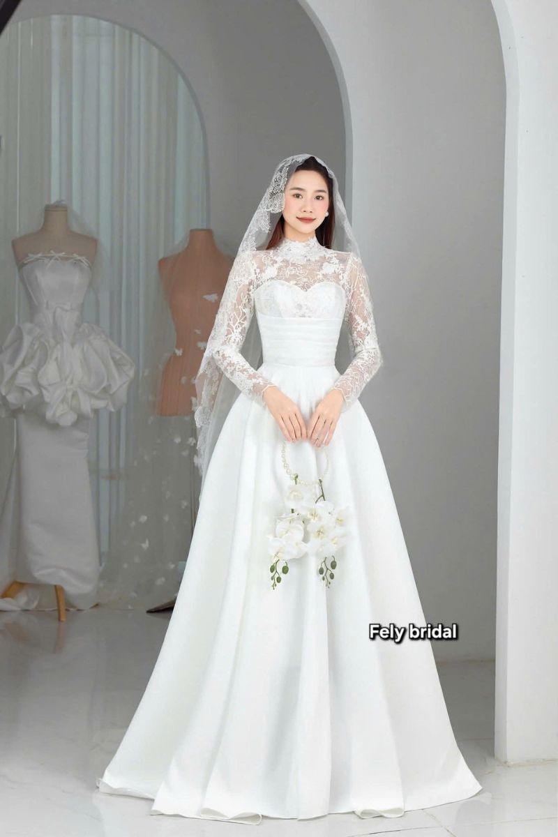 Váy cưới chữ A ren hoa cổ cao thanh lịch