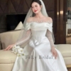 Váy cưới chữ A satin trễ vai phối voan ren Váy cưới chữ A satin trễ vai phối voan ren