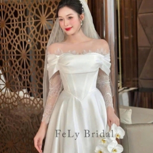 Váy cưới chữ A satin trễ vai phối voan ren