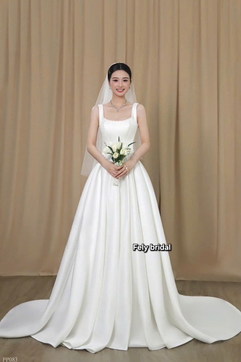 Váy cưới chữ A satin trơn xếp li đơn giản