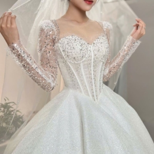 Váy cưới công chúa corset dài tay đính pha lê lấp lánh