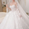 Váy cưới công chúa corset phủ ren hoa