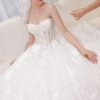 Váy cưới công chúa corset phủ ren hoa