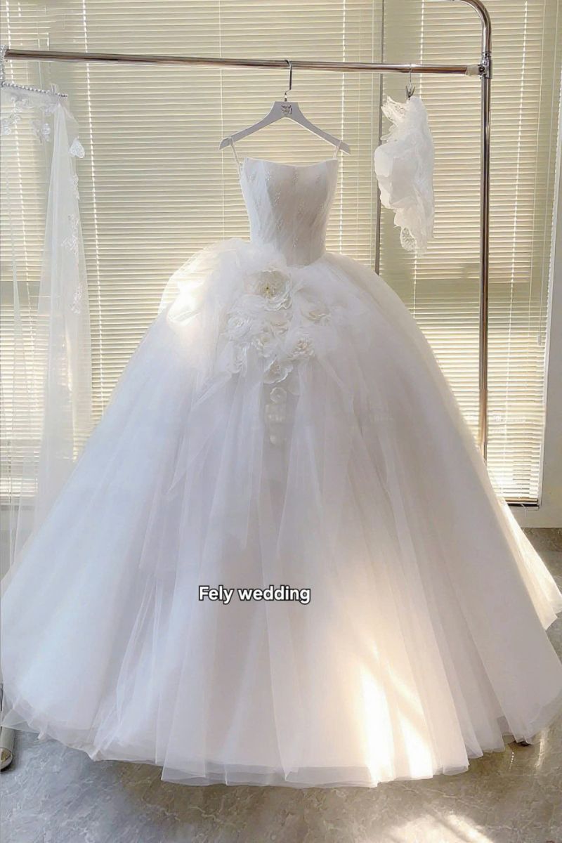 Váy cưới công chúa cúp ngực corset phủ ren hoa 3D