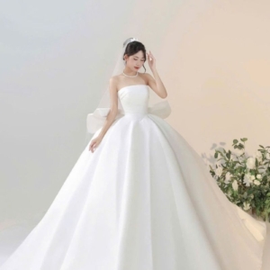 Váy cưới công chúa cúp ngực nơ lưng bản to