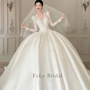 Váy cưới công chúa satin phối ren cổ V