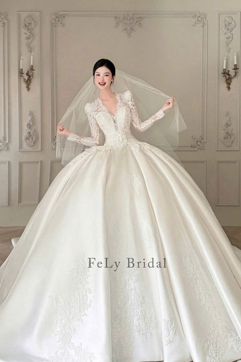 Váy cưới công chúa satin phối ren cổ V