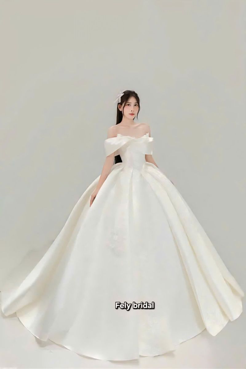 Váy cưới công chúa satin trễ vai đan chéo