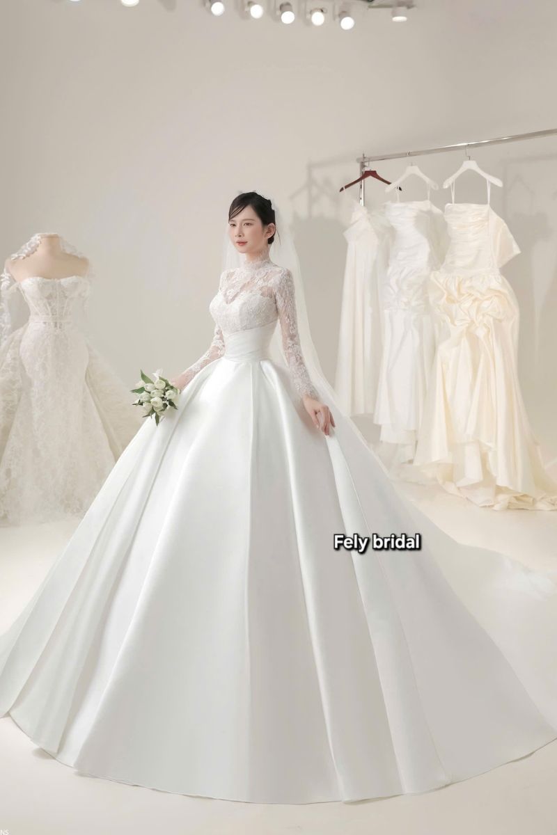 Váy cưới công chúa tafta cùng ren cổ cao