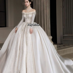 Váy cưới công chúa trễ vai cổ điển