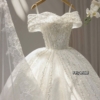Váy cưới công chúa trễ vai dệt kim lấp lánh