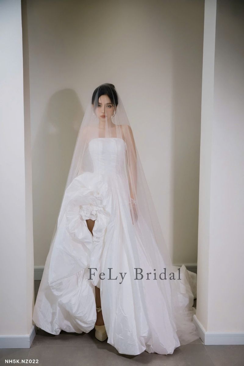 Váy cưới ngắn satin phối bèo nhún