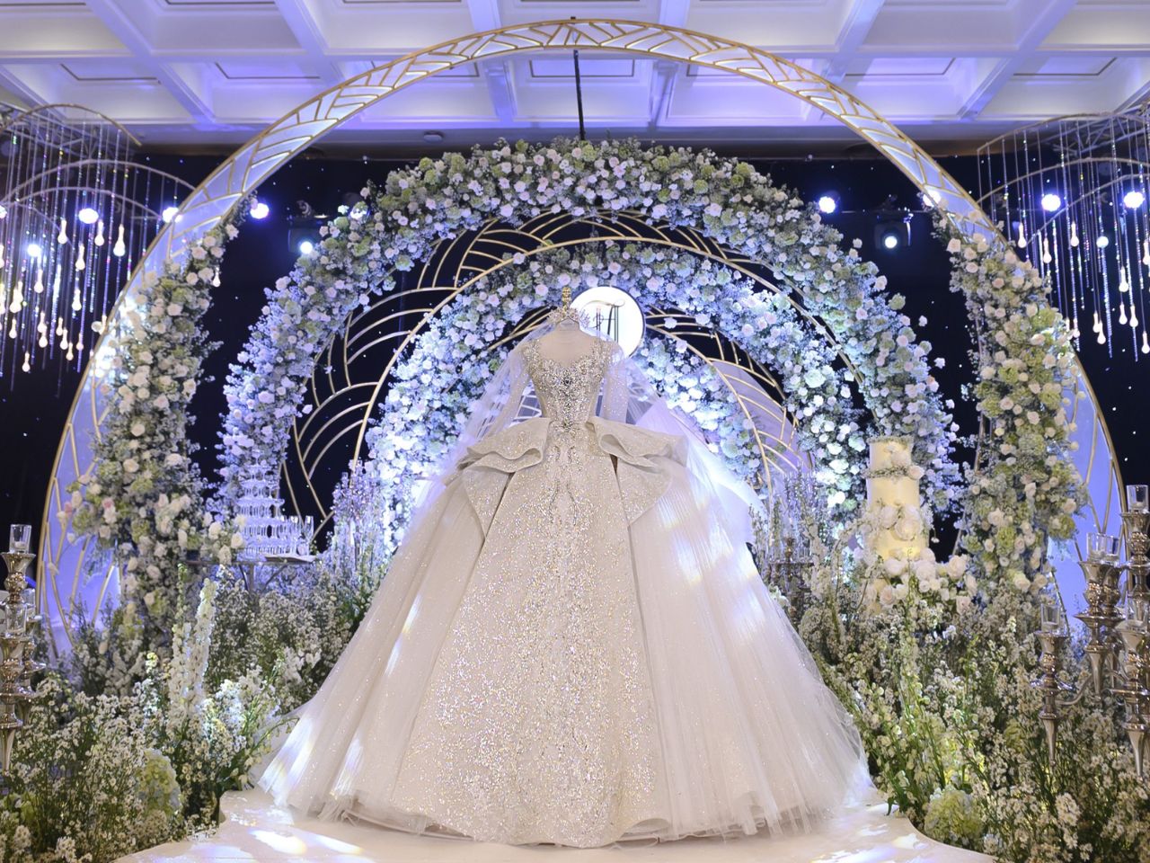 Váy Cưới Xoài Non Giá Trị Triệu Đô Đẹp Cỡ Nào?