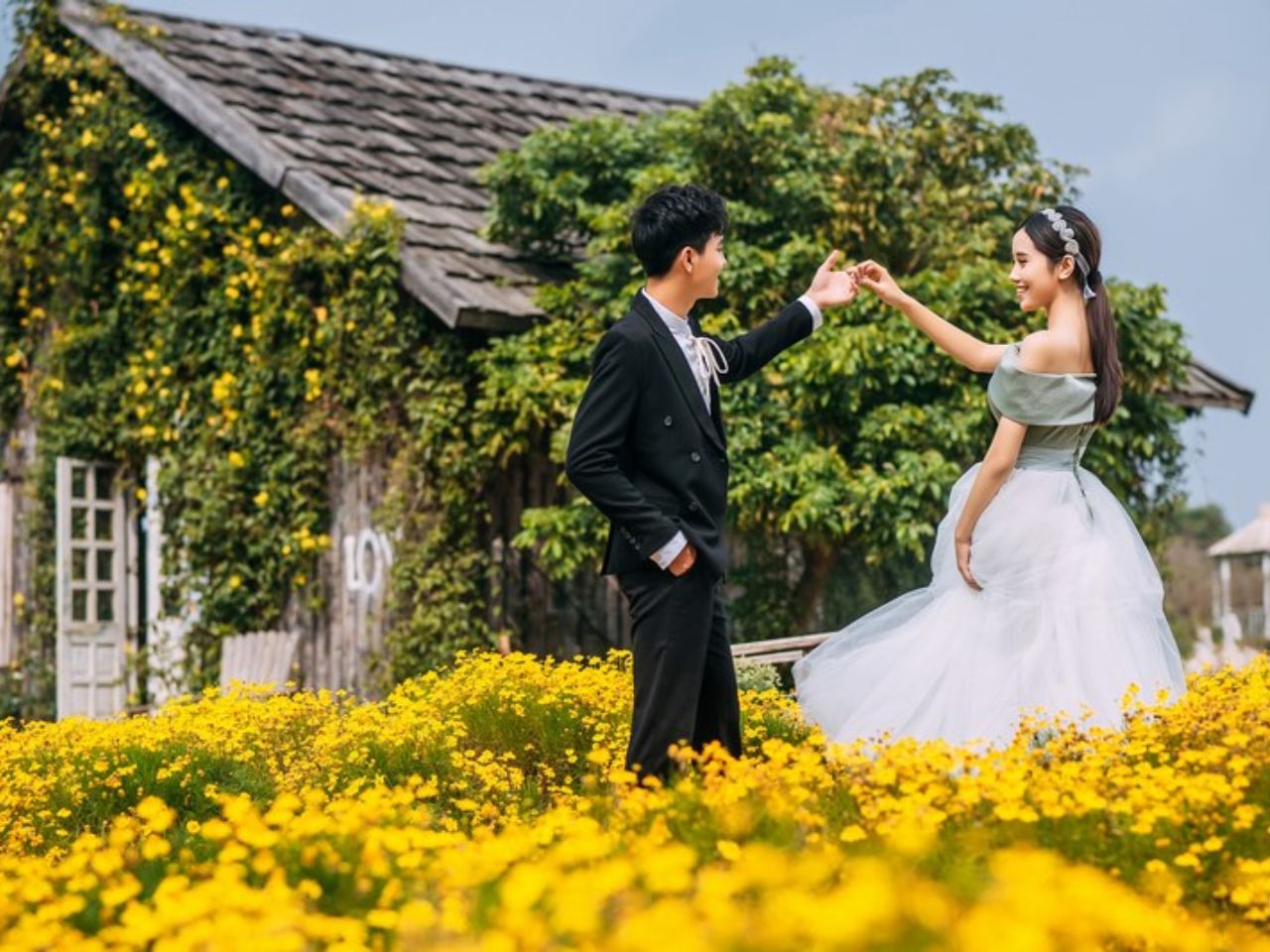 Chụp Ảnh Cưới Bãi Đá Sông Hồng Có Gì Đẹp? Kinh Nghiệm Từ A–Z