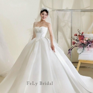 Váy Công Chúa Satin Trắng Hoa Nổi Dáng Quây