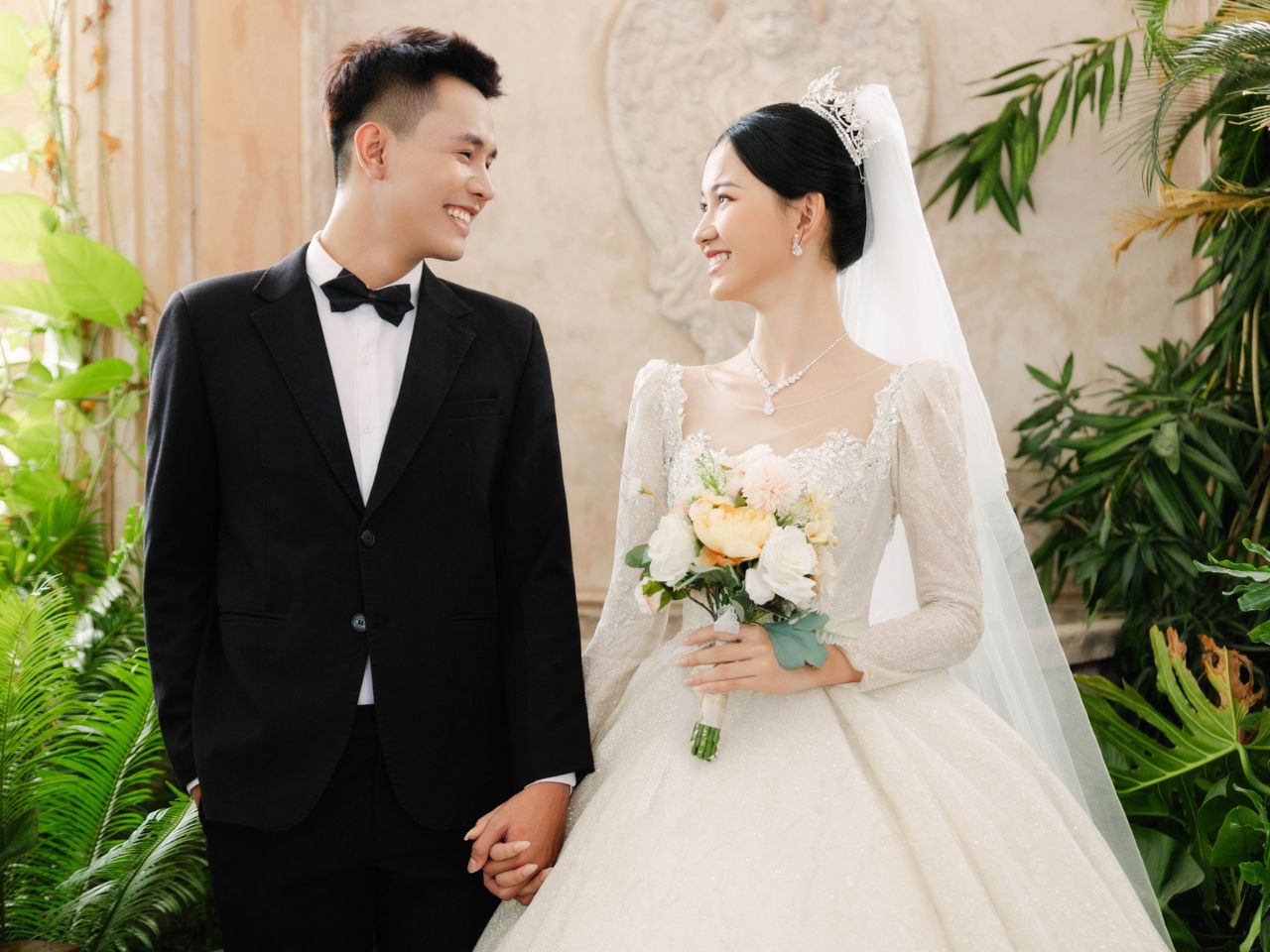 So Sánh Phim Trường L’amour Và Alibaba: Nên Chụp Ảnh Cưới Ở Đâu?