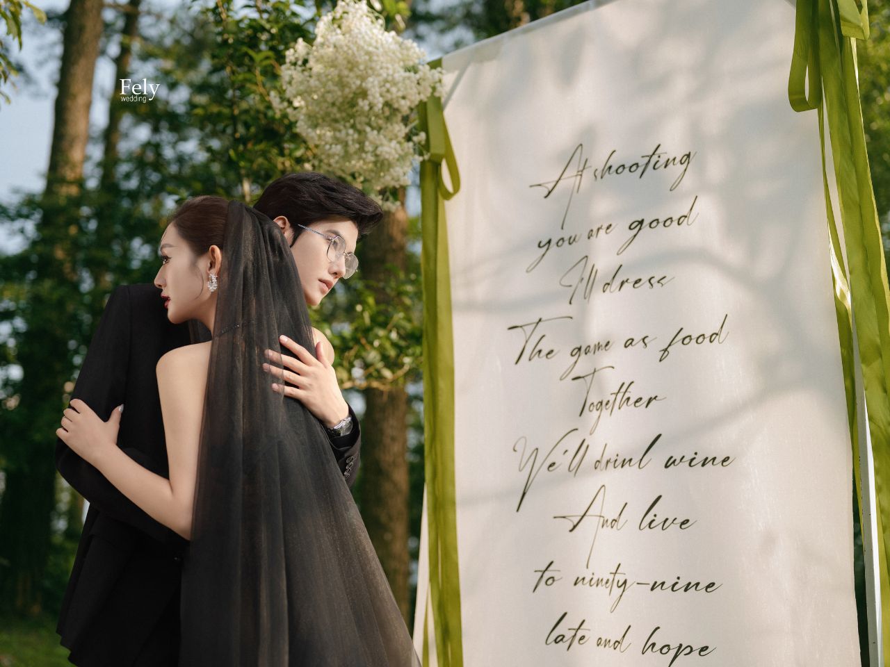 Bí Quyết Chụp Ảnh Cưới Giấu Mặt Đẹp Không Bị Gượng