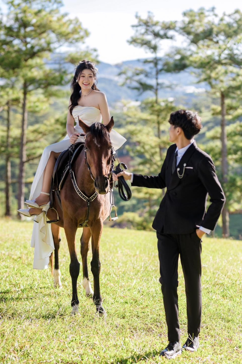 concept anh cuoi voi ngua 5