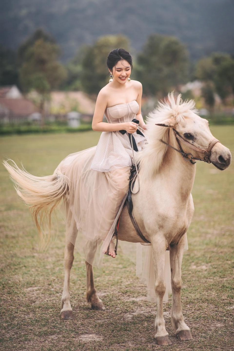 concept anh cuoi voi ngua 7