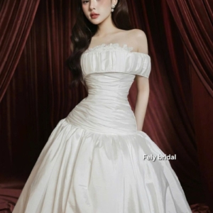 Váy Lụa Trễ Vai Xếp Ly Tùng Phồng Cổ Điển