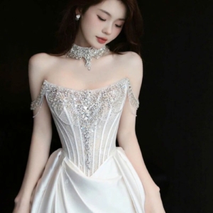 Váy Cưới Dạ Nguyệt Corset Xẻ Tà Pha Lê