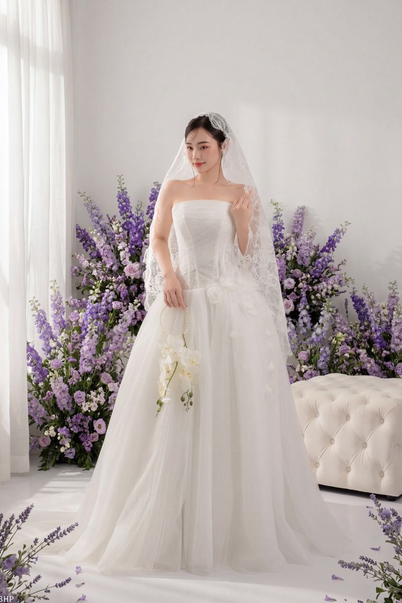 Váy Cưới Dáng Xòe Cúp Ngực Đính Hoa Nổi