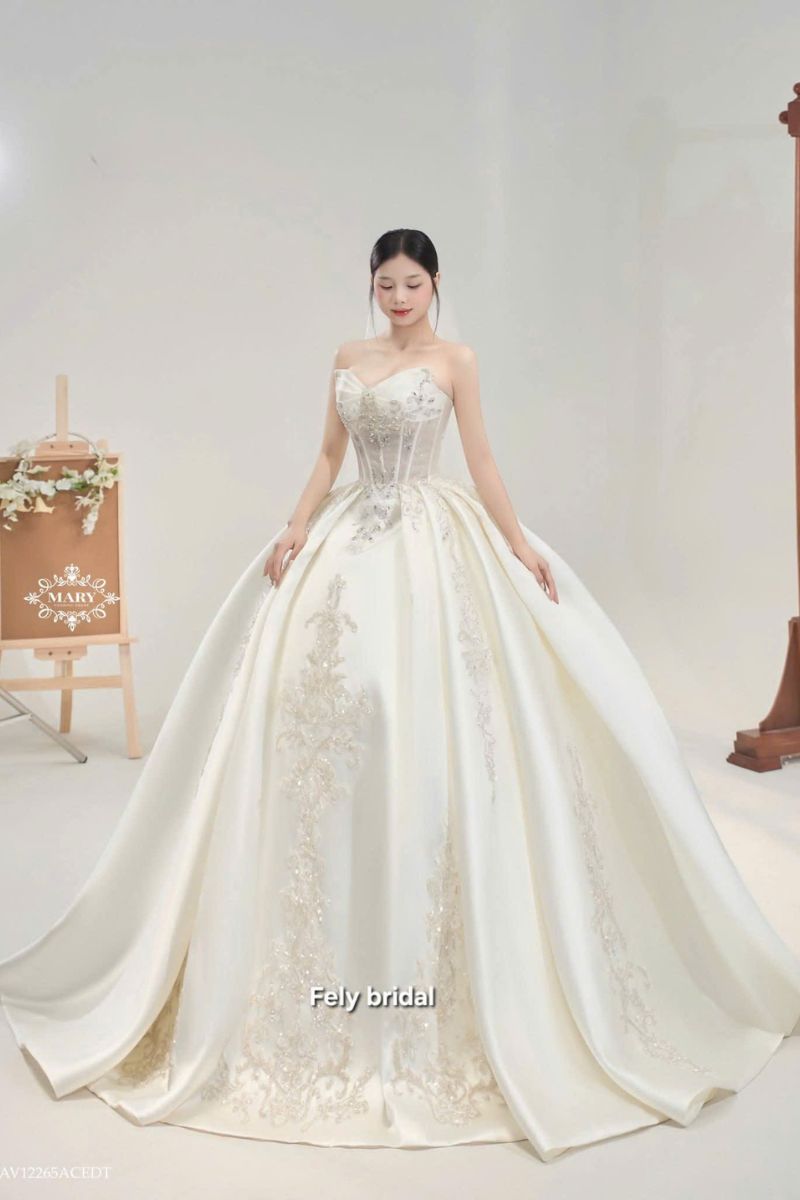 Váy Cưới Công Chúa Thêu Hoa Dịu Dàng