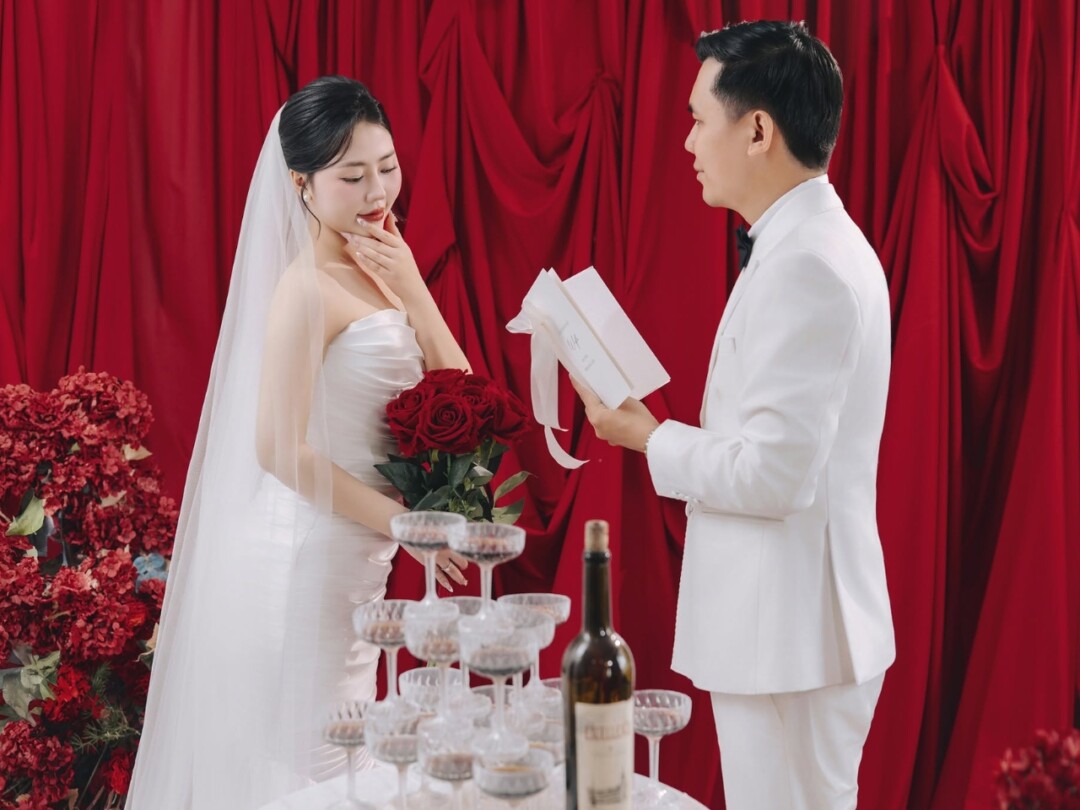 Concept Ảnh Cưới Bàn Tiệc: Xu Hướng Độc Đáo Cho Cặp Đôi