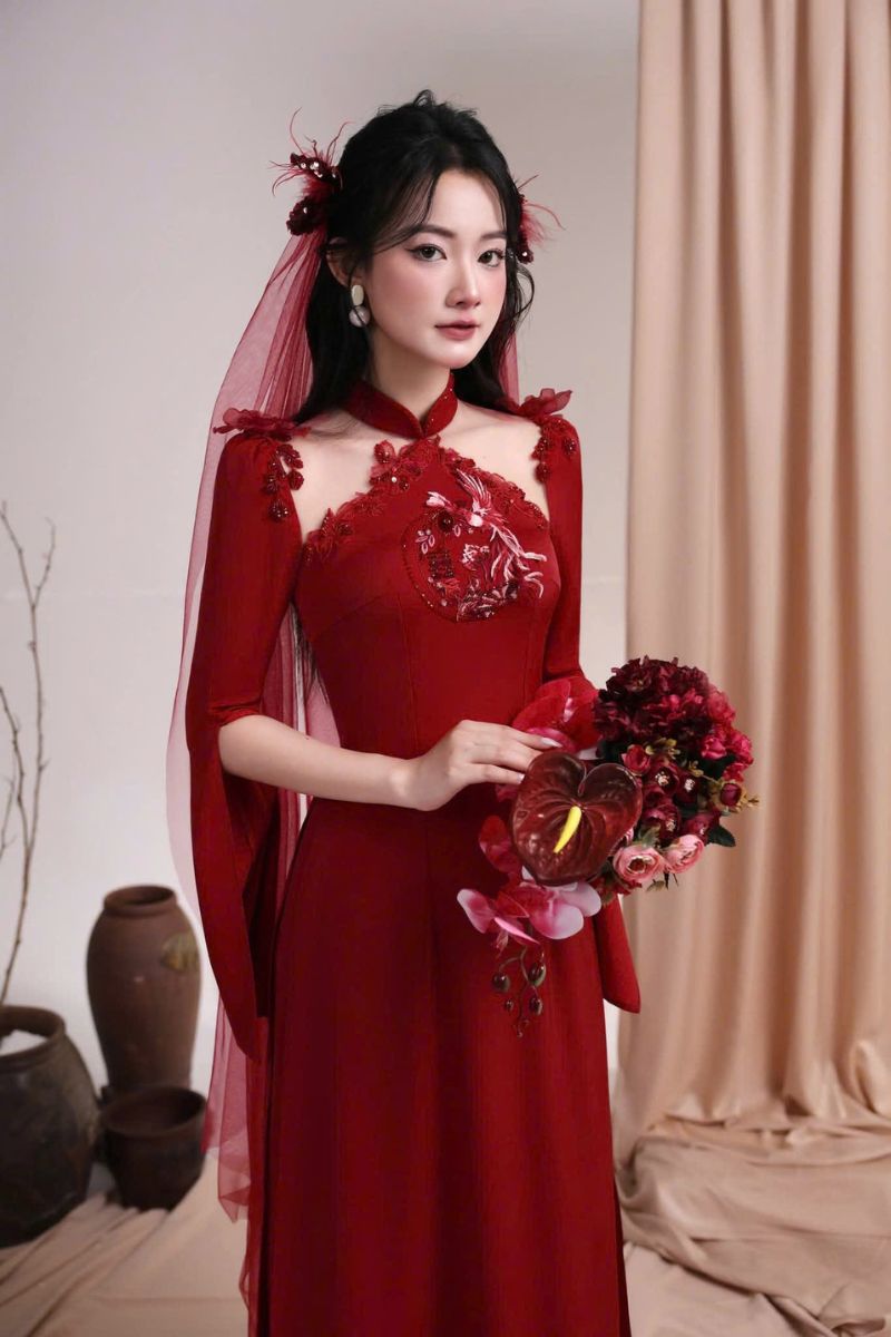 Áo Dài Đỏ Cách Tân Thêu Phụng Ánh Kim Cổ Yếm