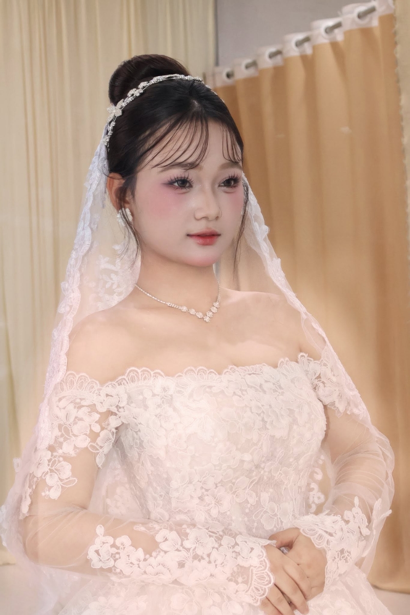 trang diem co dau mat bao lau 6