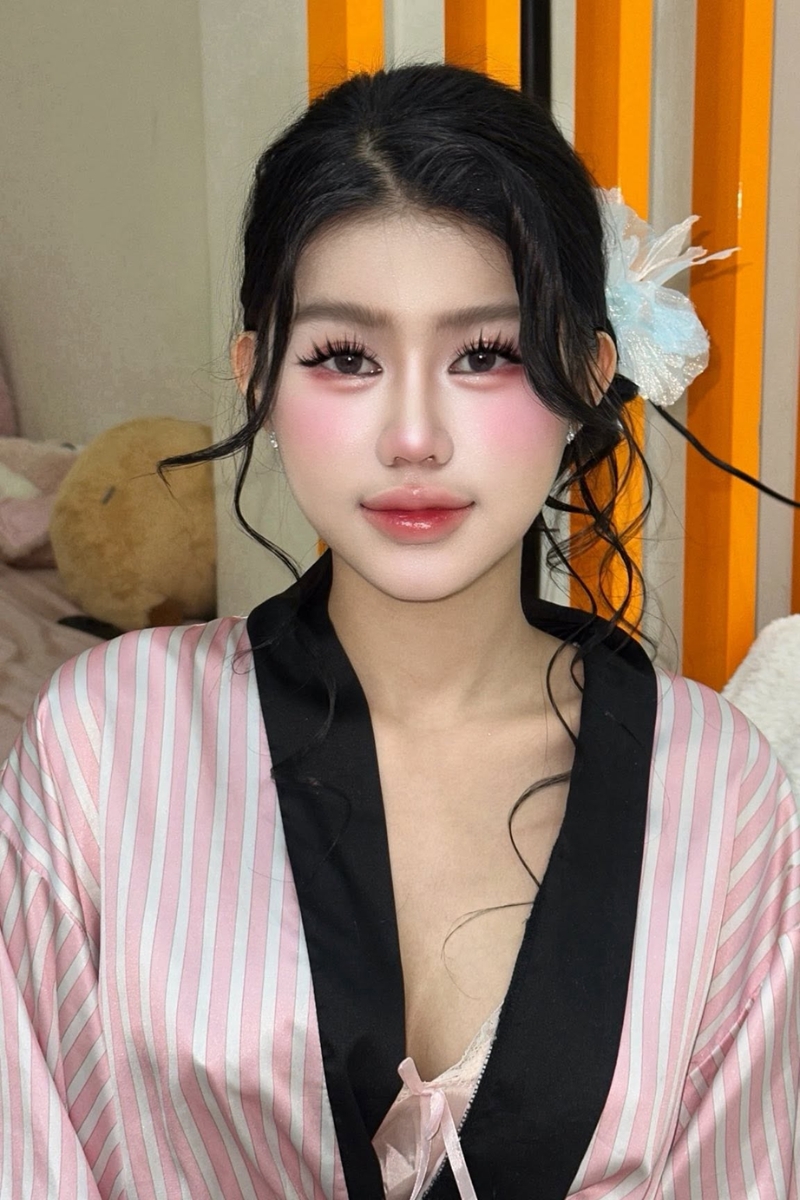 trang diem co dau mat bao lau 8