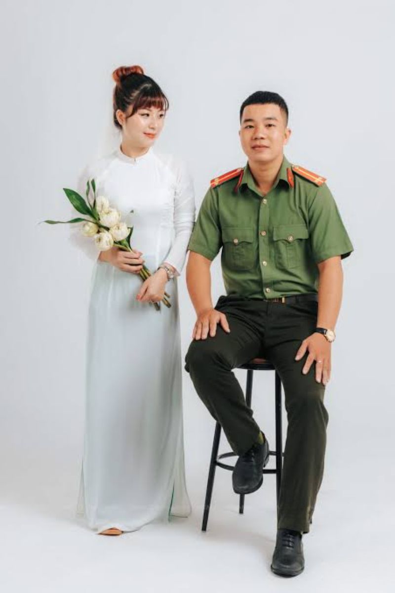 mac quan phuc chup anh cuoi 10