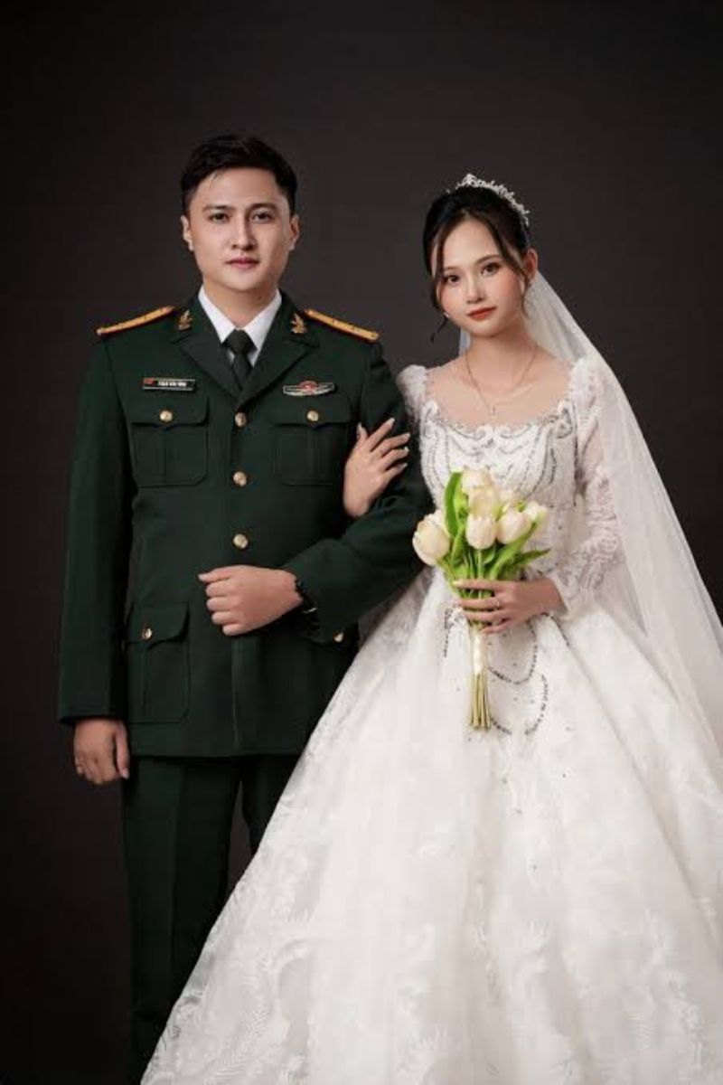 mac quan phuc chup anh cuoi 5