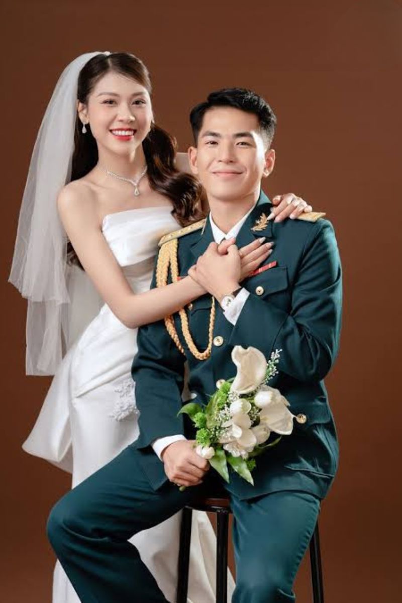 mac quan phuc chup anh cuoi 7