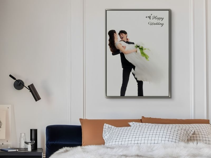 treo anh cuoi dau giuong co tot khong 7