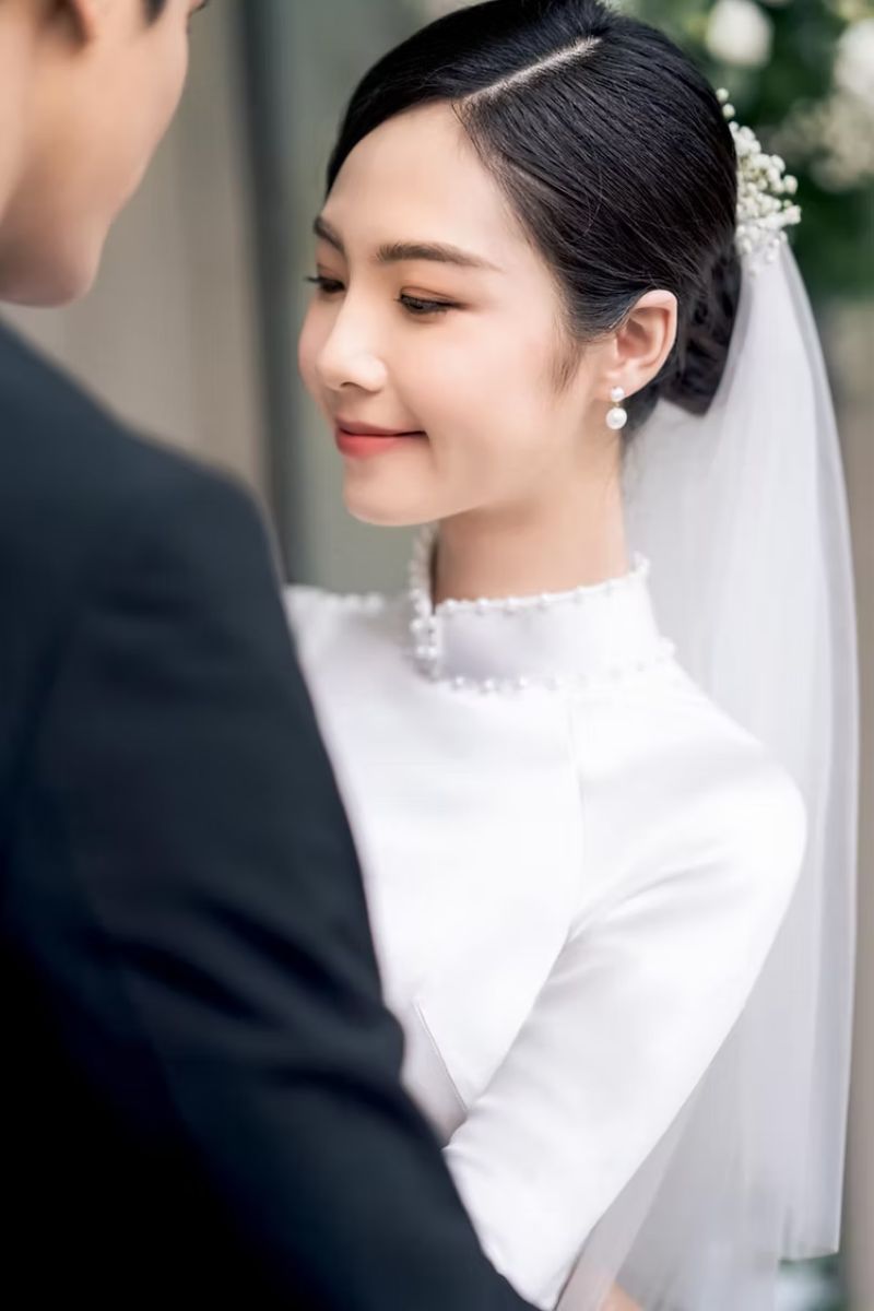 kieu toc mac ao dai cuoi 11