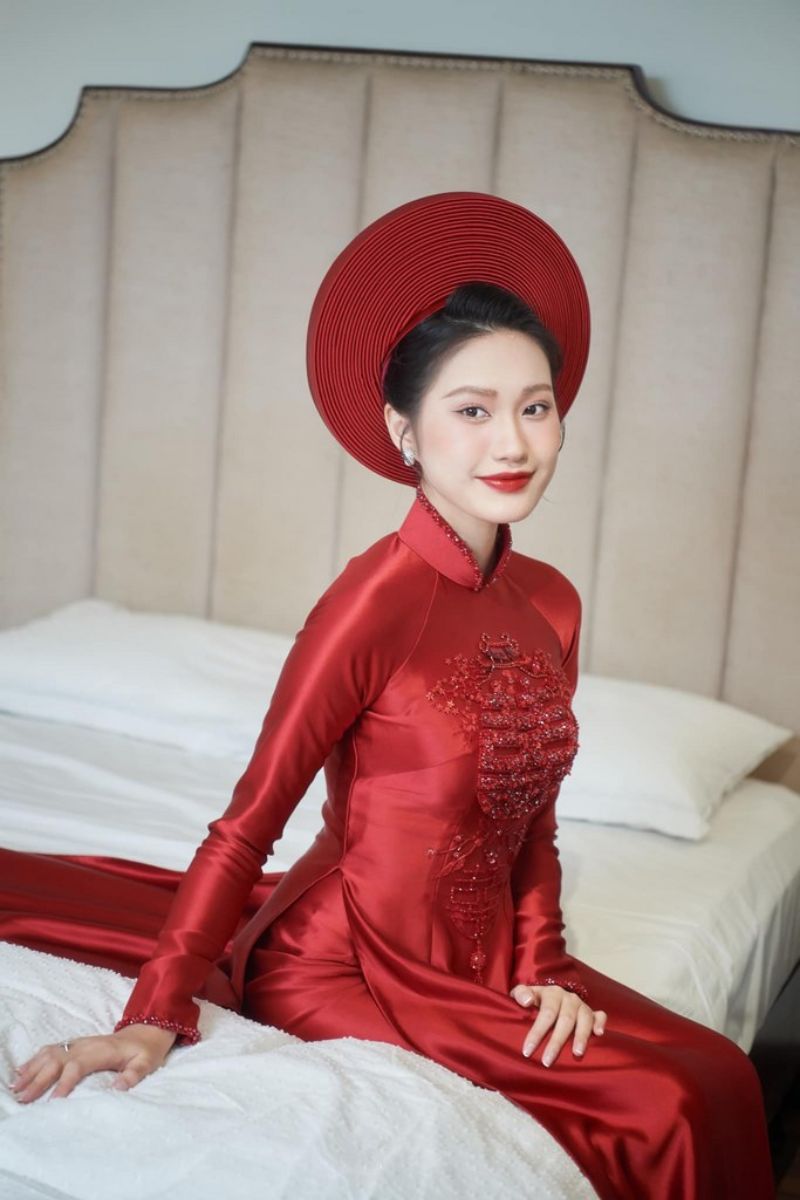 kieu toc mac ao dai cuoi 8