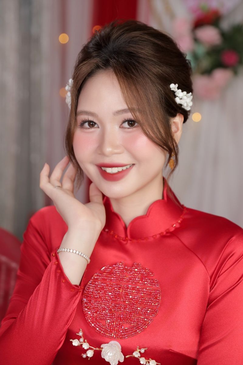 kieu toc mac ao dai cuoi 9